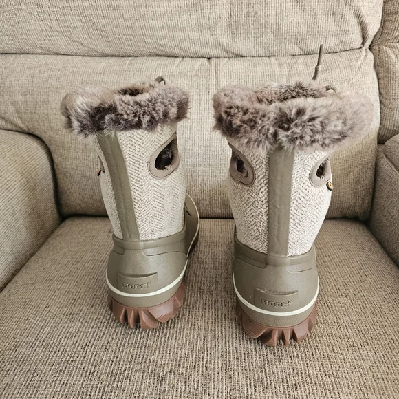 Bogs Arcata Waterproof Snow Boots - Picture 6 of 8